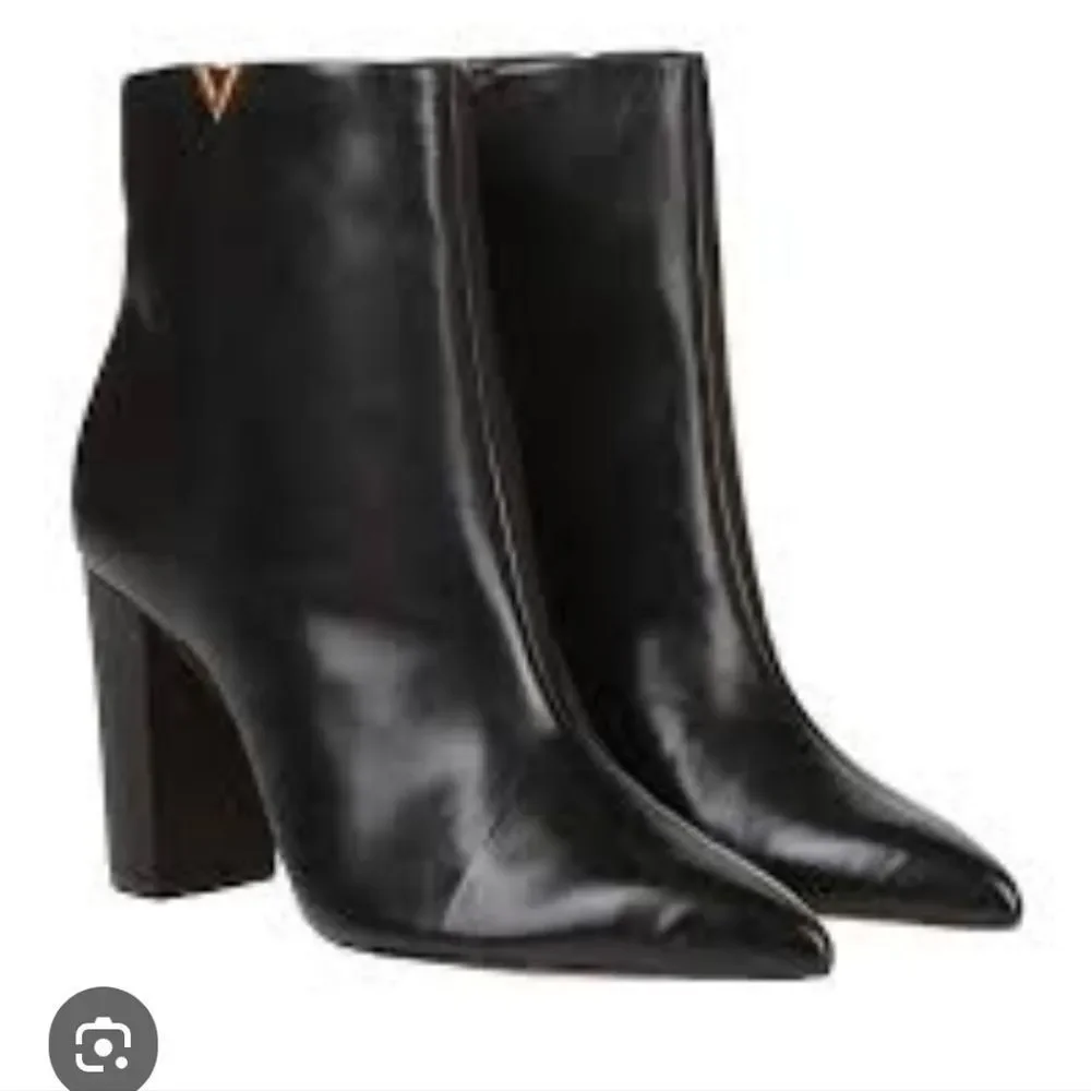 Schutz Black leather ankle boots 40